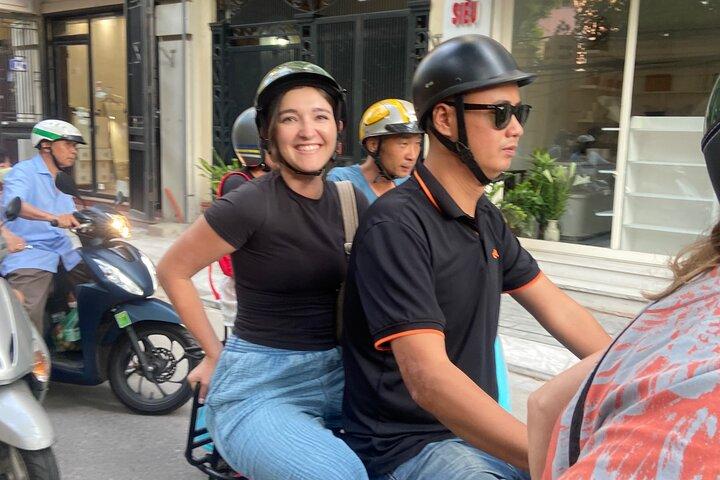 女性ライダーと行くハノイバイクツアー