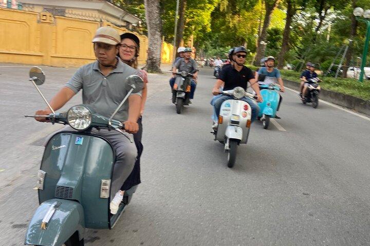 女性ライダーと行くハノイバイクツアー