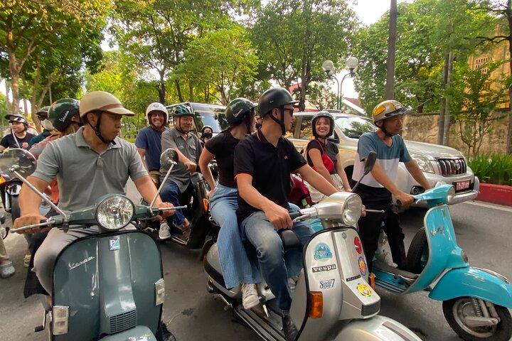 女性ライダーと行くハノイバイクツアー