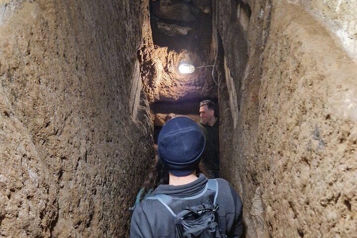 Excursão a pé nas Catacumbas como o subterrâneo mais legal