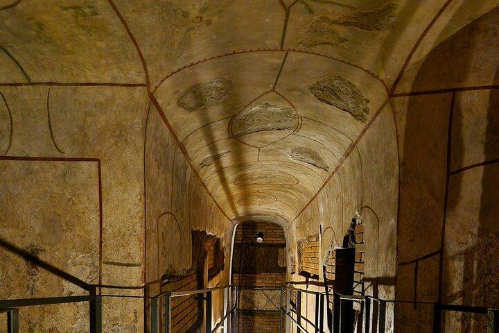 Visite à pied à Catacombs comme le métro le plus cool