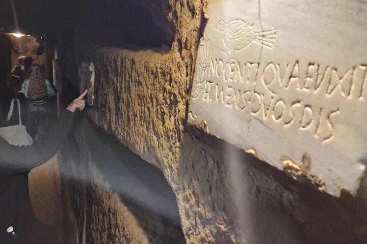 Visite à pied à Catacombs comme le métro le plus cool