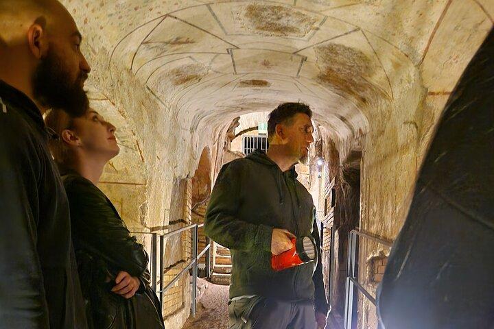 Visite à pied à Catacombs comme le métro le plus cool