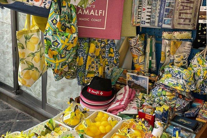 アマルフィコーストを体験ローマ発プライベート日帰り旅行