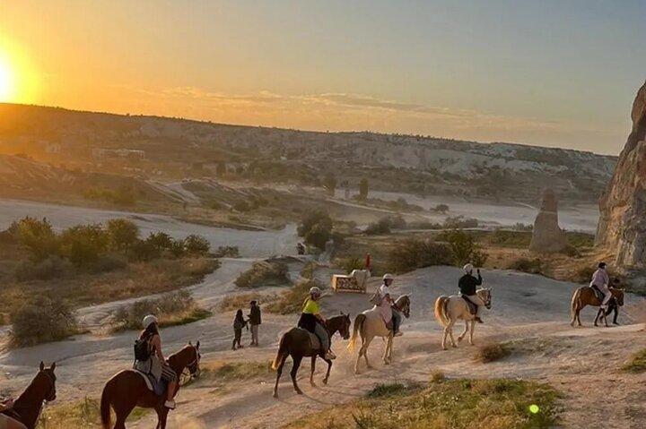 Tour de Cappadoce à cheval Lever du soleil Coucher du soleil et journée