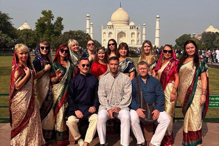 Tour privato del Taj Mahal e del Forte di Agra da Delhi in auto – Ingresso veloce