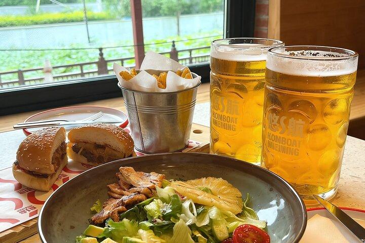 Tour Privado à Noite com Cervejaria Taproom Pulando na Lancha em Pequim