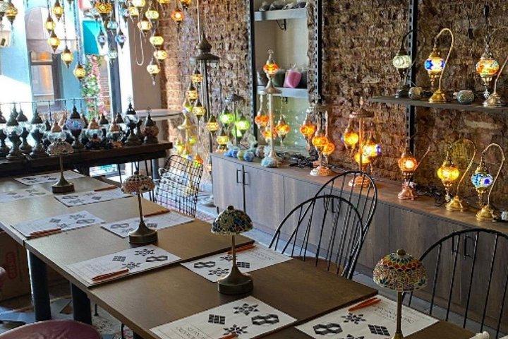 Taller de lámpara de mosaico tradicional de Estambul