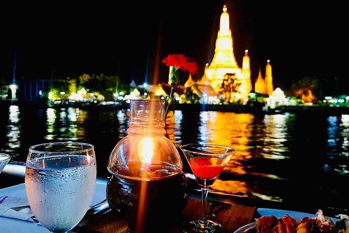 River Star Dinner Cruise auf dem Chao Phraya Fluss in Bangkok
