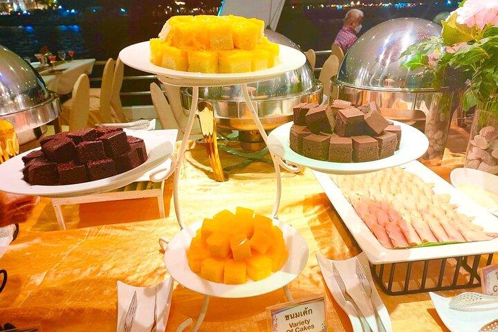 River Star Dinner Cruise auf dem Chao Phraya Fluss in Bangkok