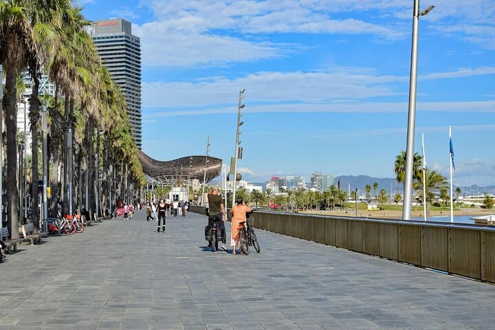Barcelona Scavenger Hunt & Highlights Self-Guided Walking Tour
