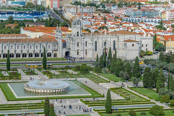 Lisbon Airport Private Transfer with Extra Time & Panoramic Drive