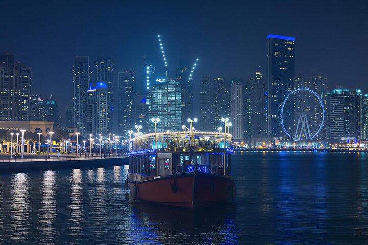 Dubai Marina : Lyxig Dhowkryssning, middagsbuffé och liveshow