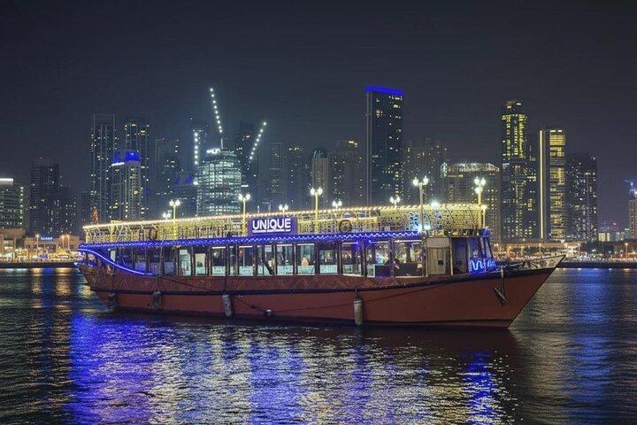 Dubai Marina : Lyxig Dhowkryssning, middagsbuffé och liveshow