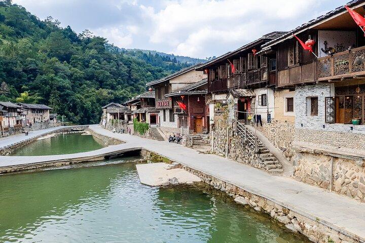 Tour Privado por la costa : Tianluokeng Tulou & Taxia Village desde Xiamen