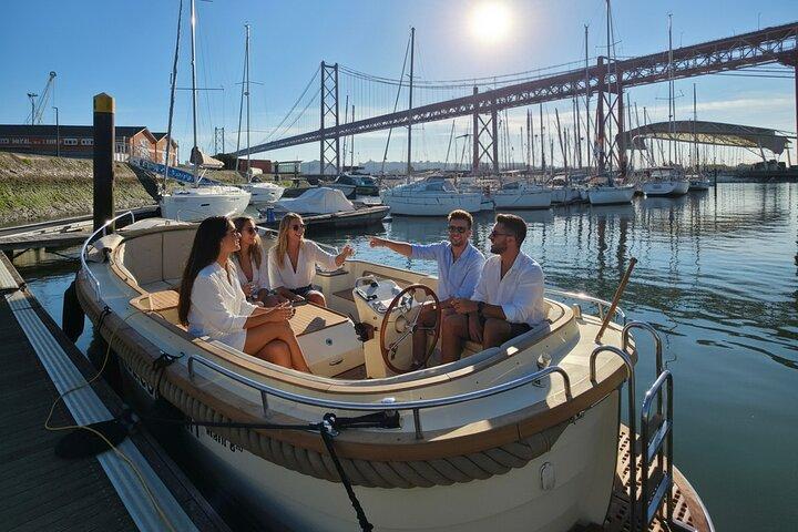 Excursion en bateau le matin à Lisbonne avec Petit-déjeuner et bar ouvert