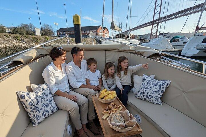 Excursion en bateau le matin à Lisbonne avec Petit-déjeuner et bar ouvert