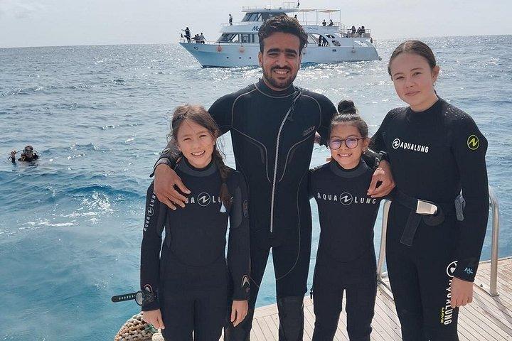 ハルガダスキューバダイビング旅行 2ダイブストップランチ付き送迎付き