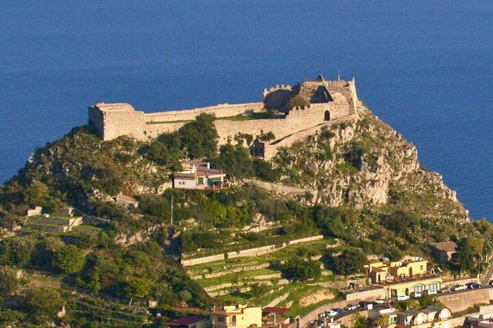 Taormina Audio Tour with App : Teatro Antico and Piazza IX Aprile