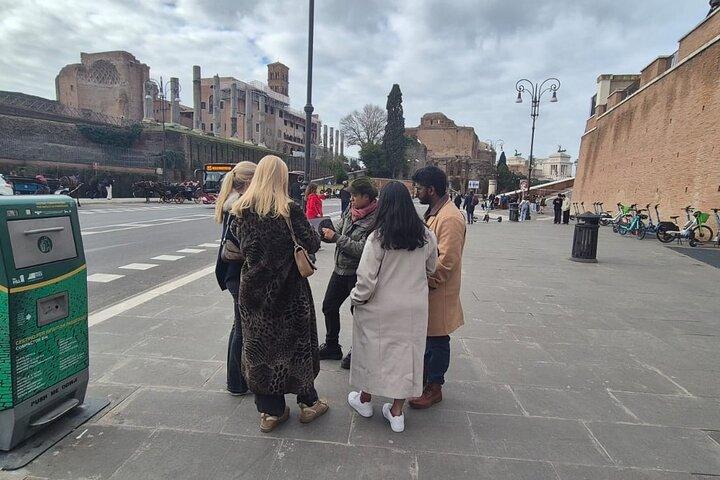 Small Group Guided Tour Of Colosseum, Roman Forum & Palatine Hill