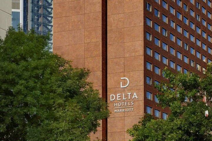 Calgary Downtown Hotels to カルガリー空港プライベートトランスファー