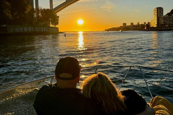 Porto: Cruise langs 6 bruggen op de Douro bij zonsondergang (kleine groep) inclusief drankje