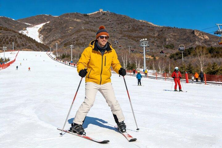 Tour privato di Pechino a Badaling Ski Resort e Longqing Gorge Ice Lantern Festival