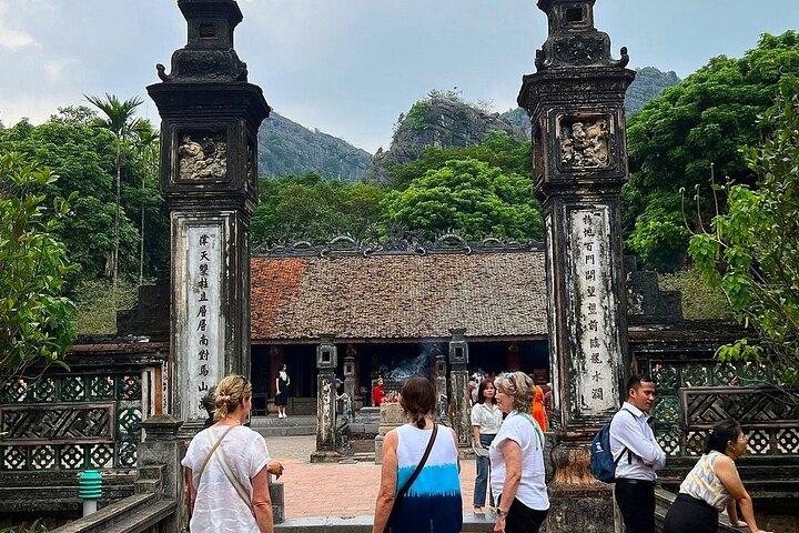Hanoi : Ninh Binh Luxustour nach Trang An, Hoa Lu & lokale Familie
