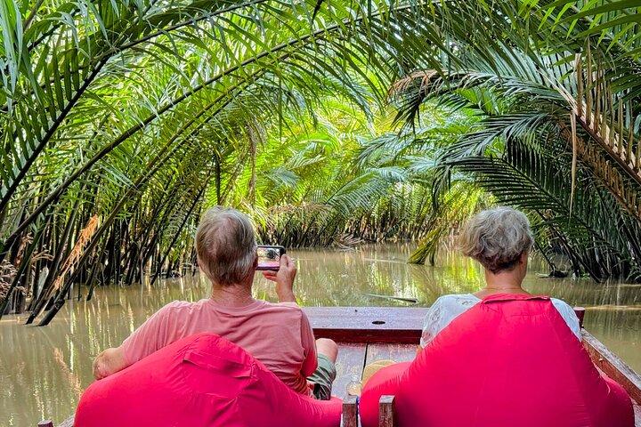 Visita de dia inteiro ao Mekong Zigzag: Scooter, Sailboat, Food (HCM-BenTre)
