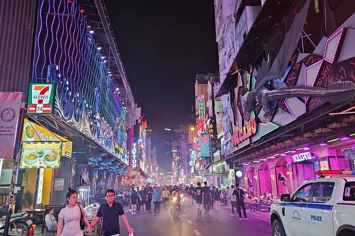 Ho Chi Minhstad Street Food, bioscoop & Saigon Waterbus Tour