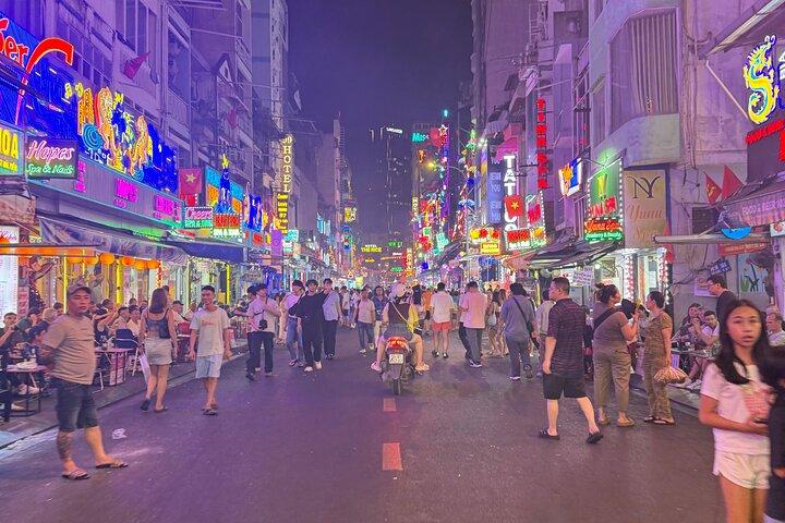 Ho Chi Minhstad Street Food, bioscoop & Saigon Waterbus Tour