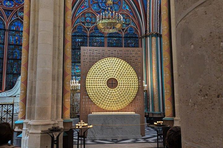 Notre Dame Interior & Île de la Cité Semi Private Guided Tour