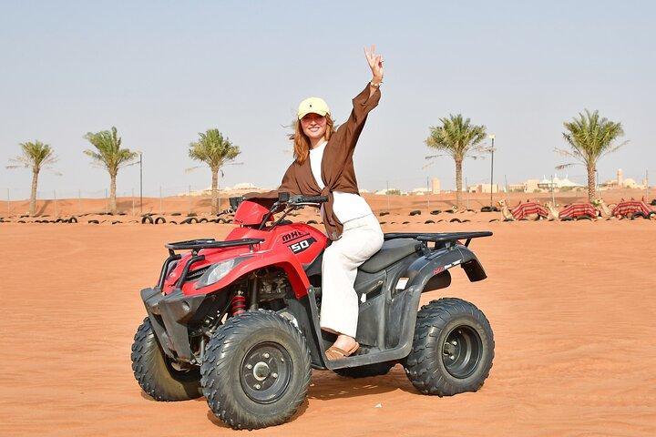 Safari matinal dans le désert avec quad, balade à dos de chameau et sandboard