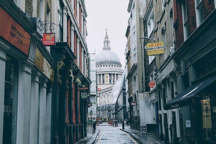 ロンドンの歴史的エリアと隠された秘密-非常に小さなグループツアー