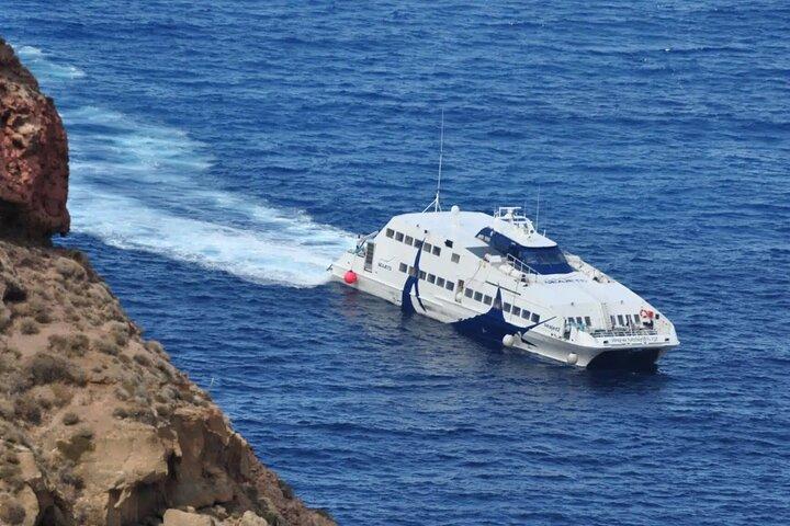 Traslado en ferry entre Santorini y Paros