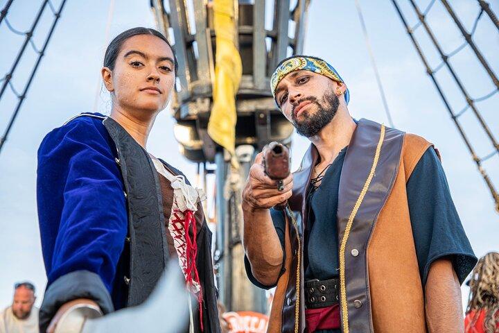 Cabo Piratäventyr: Middag och show i solnedgången för familjen