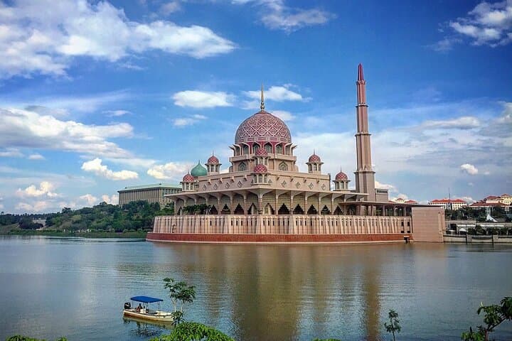 Discover Kuala Lumpur & Putrajaya: Batu Caves & Iconic Landmarks