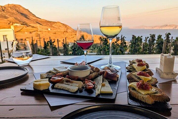 Wijnproeverij in Tinos : Terrastour met zeezicht & Sommelier Gids