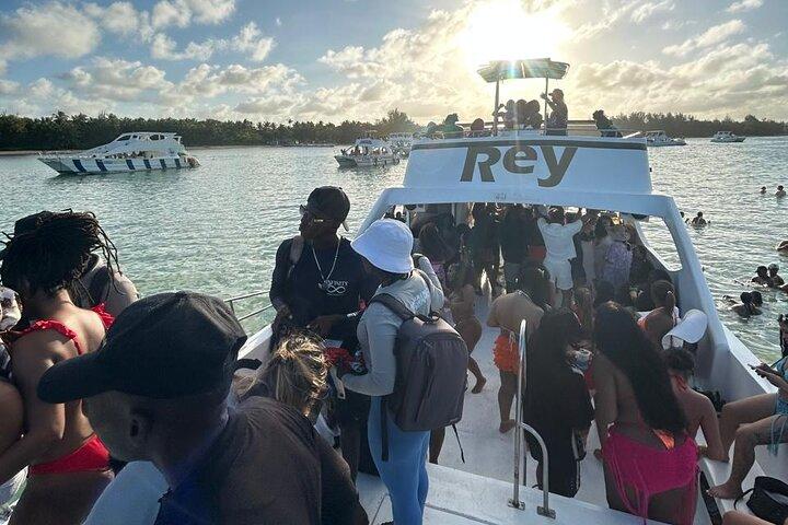Waterpijp Hip Hop Party Boot in punta cana met Open Bar