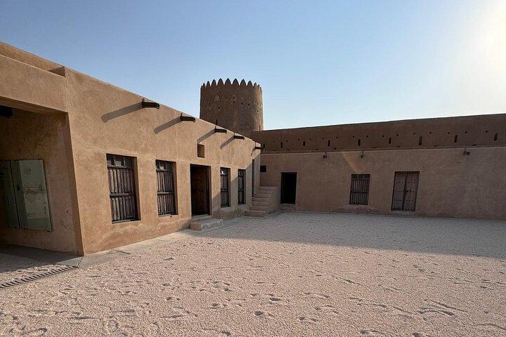 Tour de medio día por el norte de Qatar Al Zubarah, isla púrpura y manglar