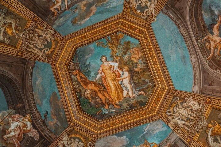 Vatican Museums and Sistine Chapel Skip the Line with Host