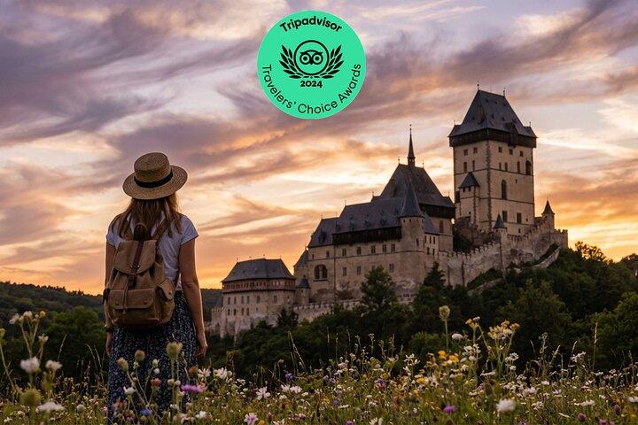 De Praga: Viagem de pequeno grupo ao Castelo de Karlstejn e às cavernas de Koneprusy