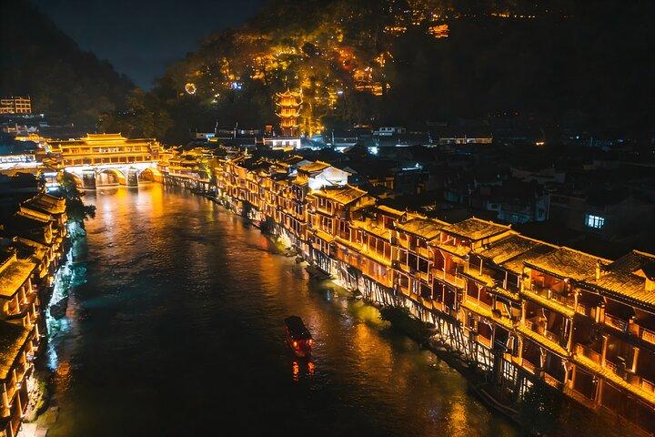 Zhangjiajie’s Night Escape : Furong Old Town’s Glow&Boat Adventure
