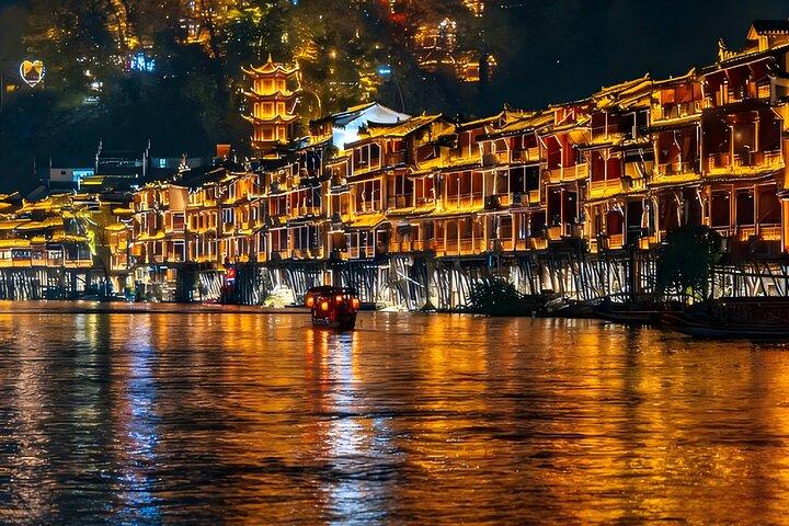 Zhangjiajie’s Night Escape : Furong Old Town’s Glow&Boat Adventure