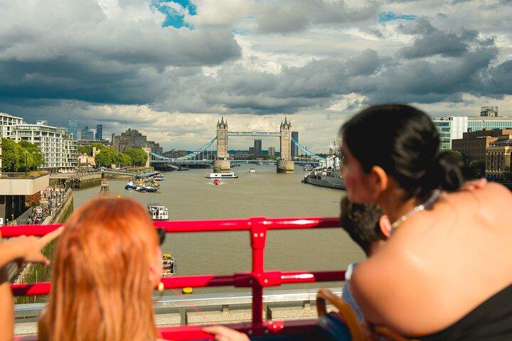 London 360 One Way Thames River Trip und Hop On Hop Off Bustour