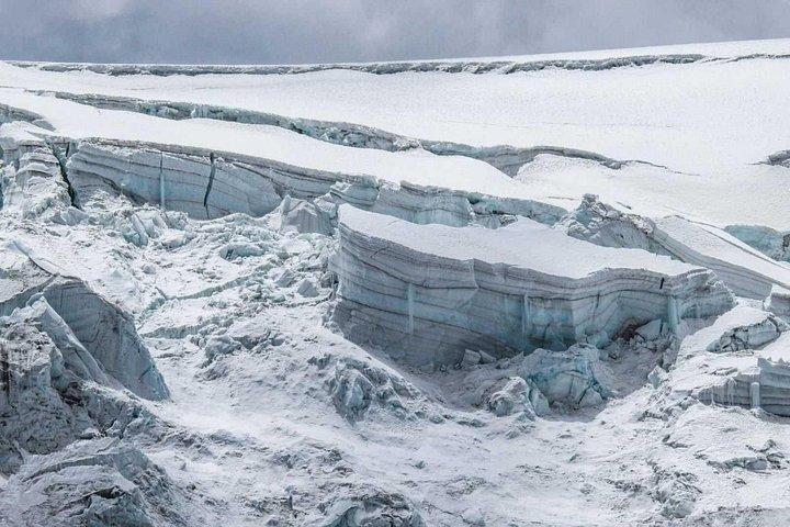 ヴィルカノータ山脈のプライベート・ケルカヤ氷河アドベンチャー