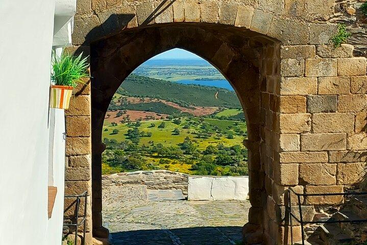 リスボンからアルガルヴェへの片道、博物館都市エヴォラとアレンテージョの風景