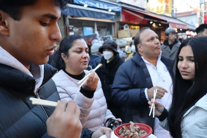 Tokyo: Tuna Auction at Toyosu & Tsukiji Food Walking Tour