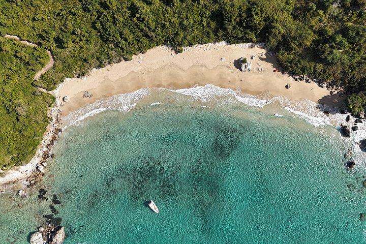 コルフ島からシヴォタ島（ブルーラグーン）へのプライベートスキッパードクルーズ