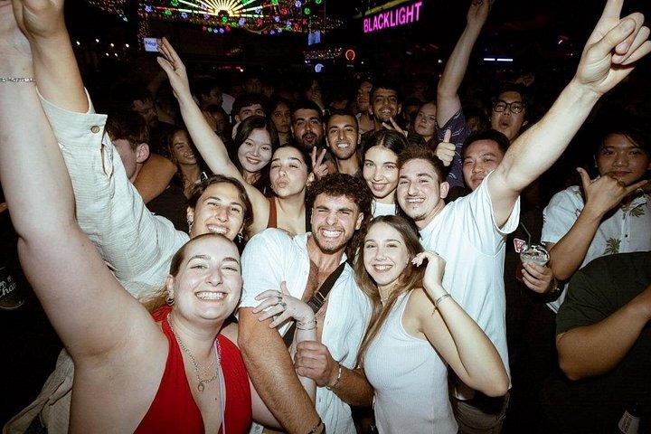 チェンマイパブクロール：4会場、ビールビュッフェ＆VIP入場